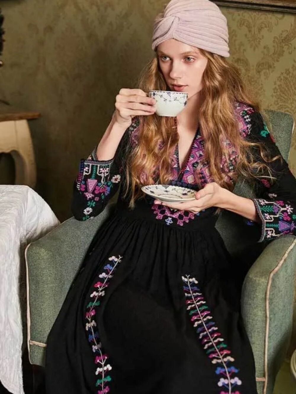 Elegant Black Floral Embroidered Long Sleeve Dress - Picture 6 of 16